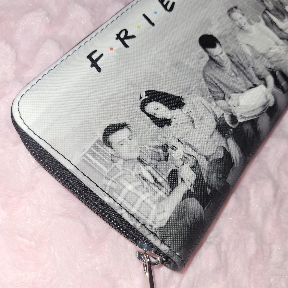 F•R•I•E•N•D•S zip-around wallet - Picture 12 of 16